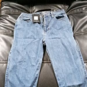 😍Fashion Nova women jeans distressed in the back😍